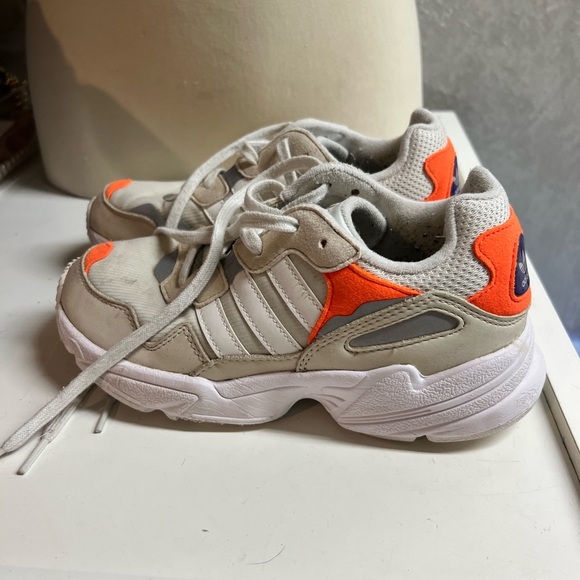 Adidas kids sneakers size 3.5 - Picture 4 of 5